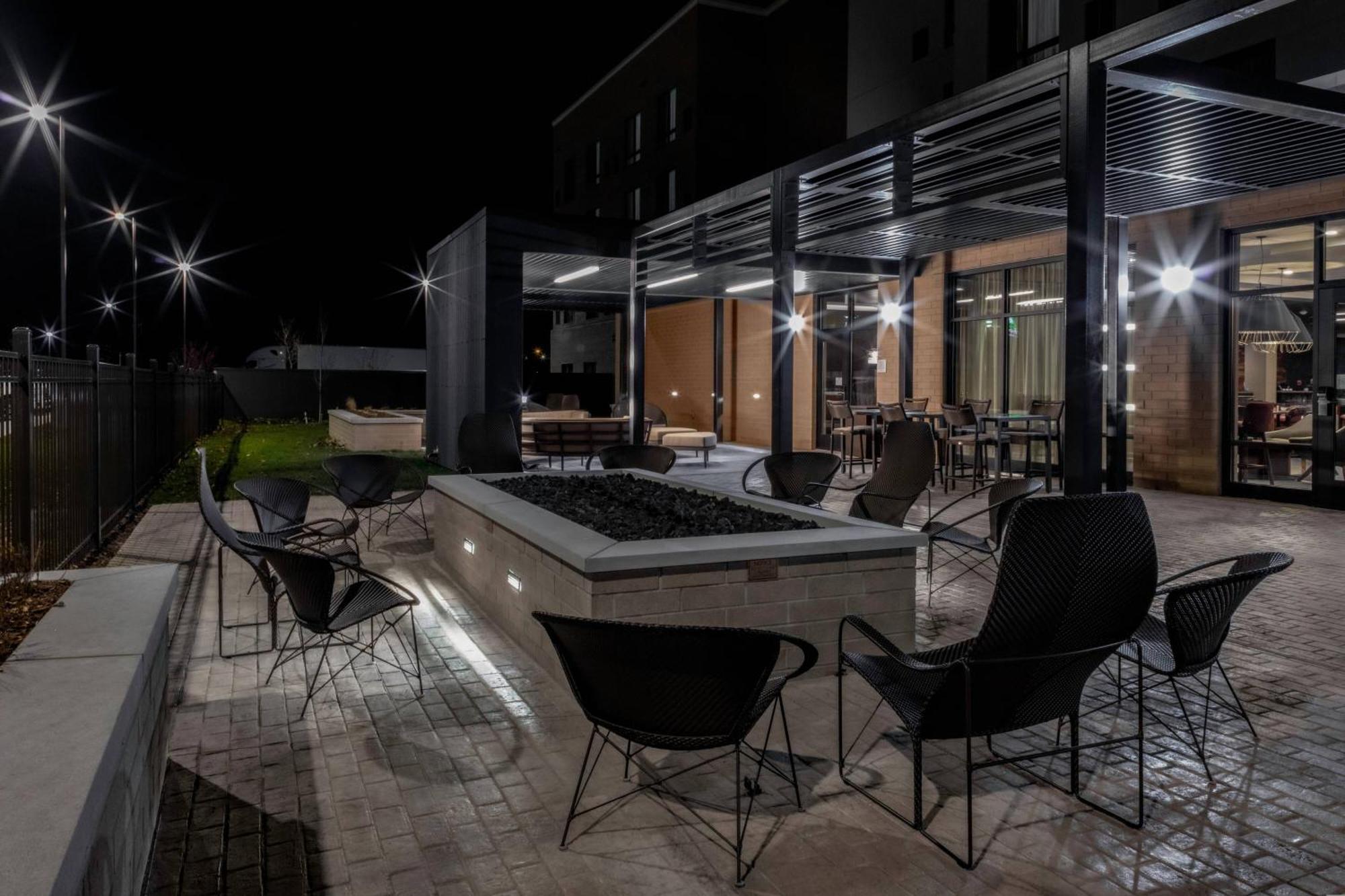 Courtyard By Marriott East Lansing Okemos Hotel Exterior photo