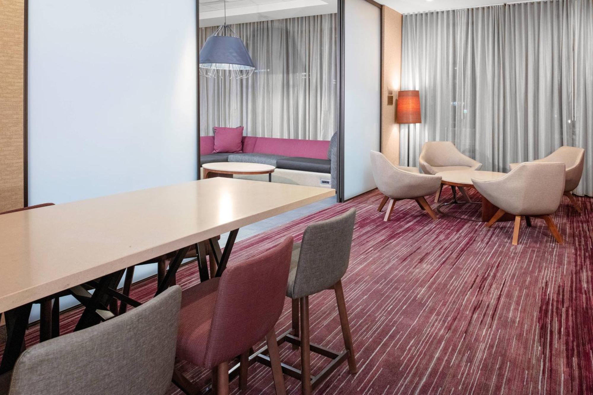 Courtyard By Marriott East Lansing Okemos Hotel Exterior photo