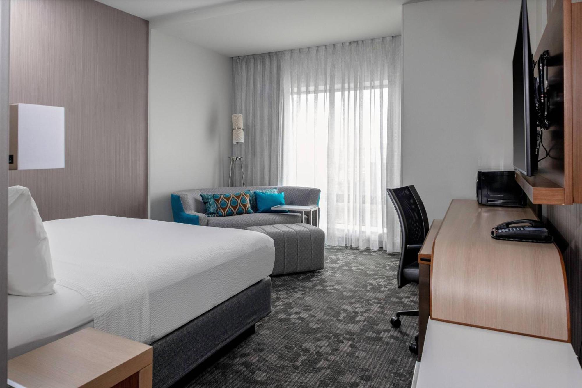 Courtyard By Marriott East Lansing Okemos Hotel Exterior photo