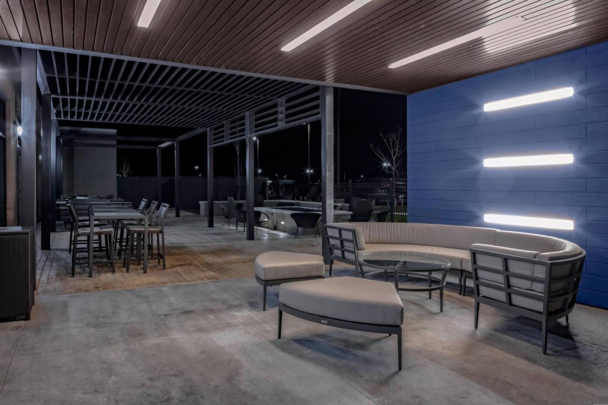 Courtyard By Marriott East Lansing Okemos Hotel Exterior photo